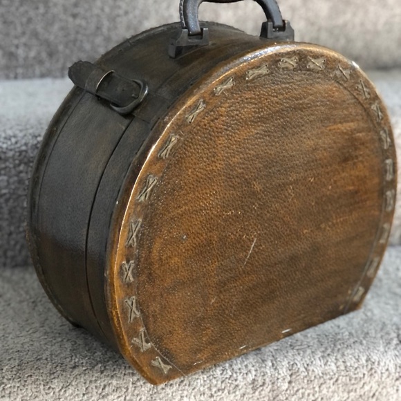 Vintage Hardshell Travel Traincase Hat Box - Picture 4 of 16